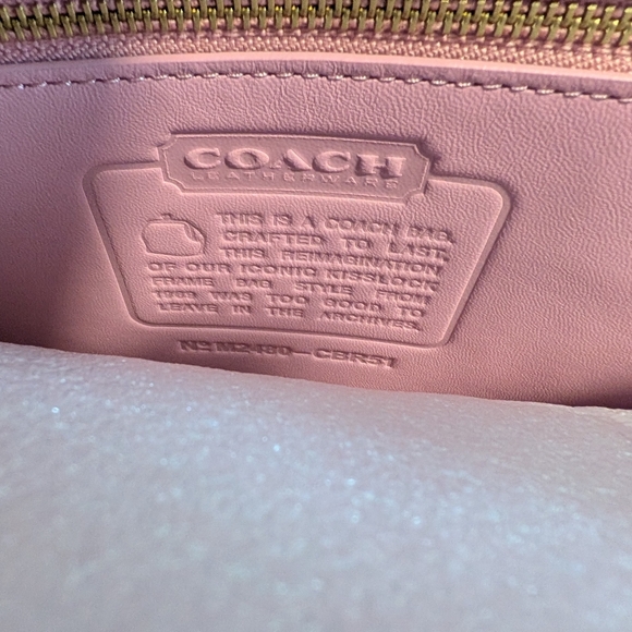 Extremely rare Coach Kisslock Frame in π©· Pink! - Picture 11 of 12